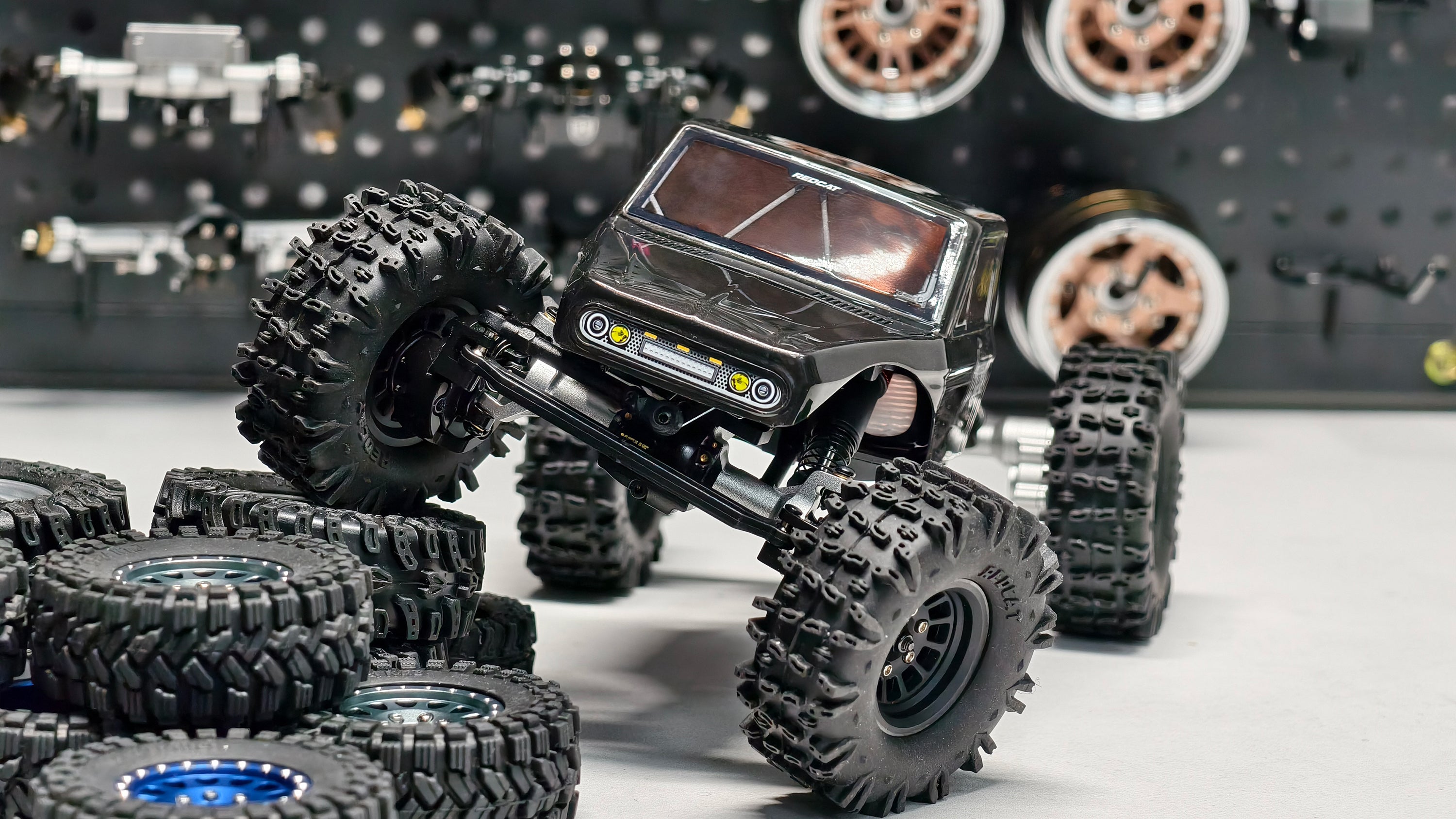 MEUS Racing Ascent-18 Axle Housings with Diff Covers and Steering