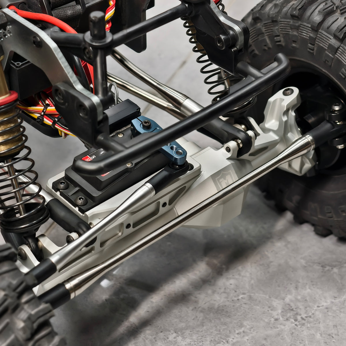 Silver Redcat Vertex-6 Front axle installation