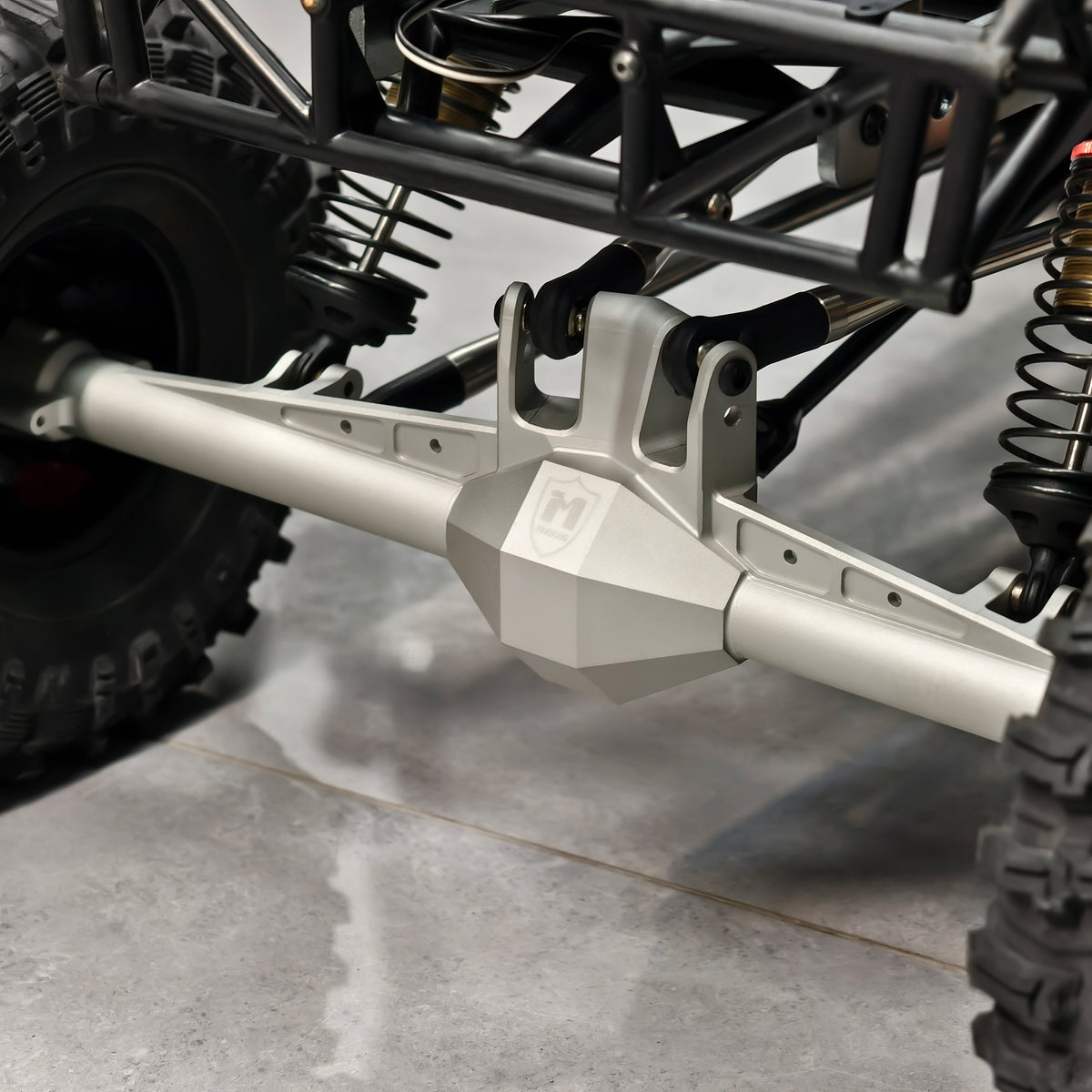 Silver Redcat Vertex-6 rear axle installation